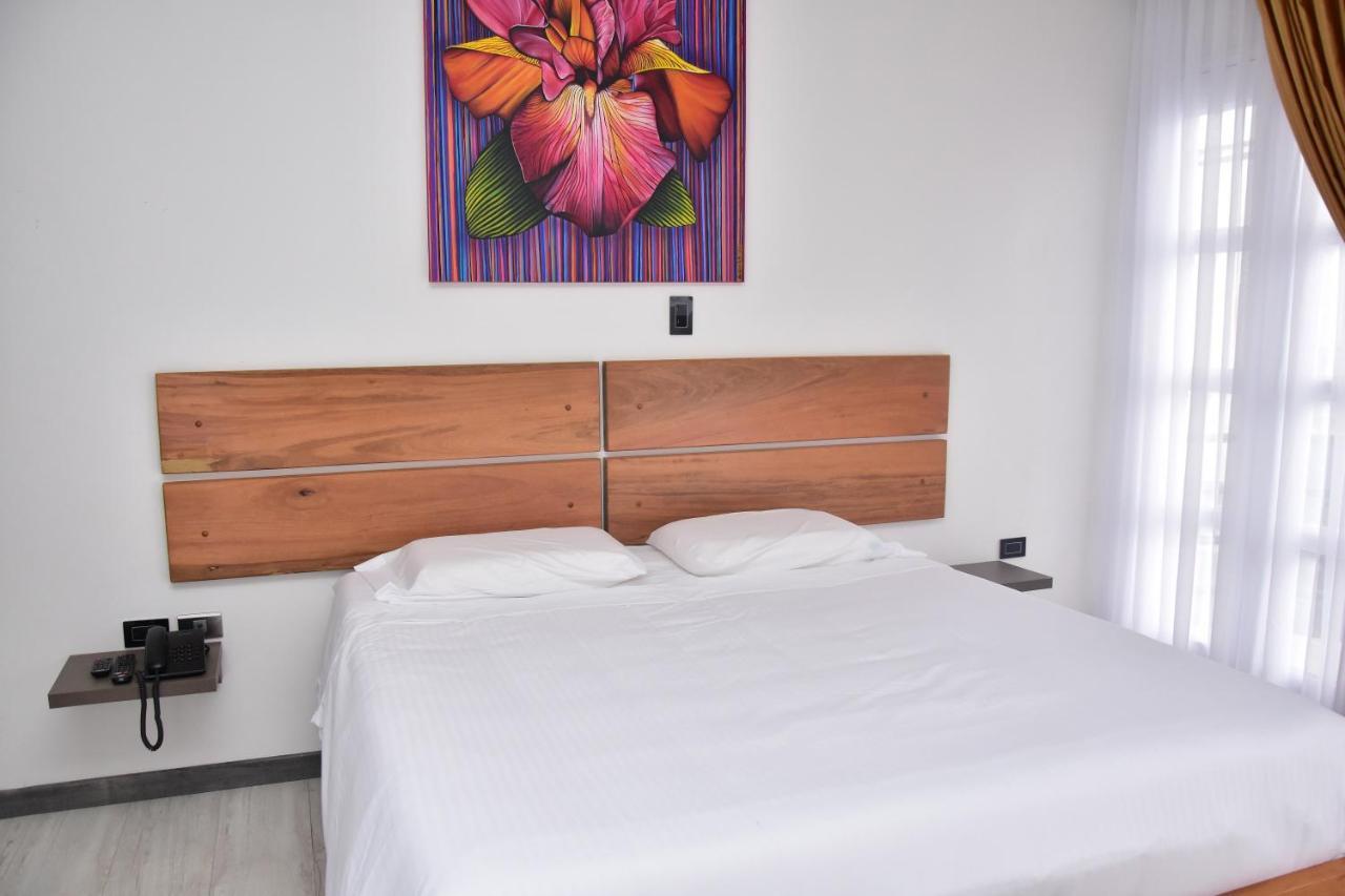 Hotel Valcon Санта Роса де Кабал Екстериор снимка