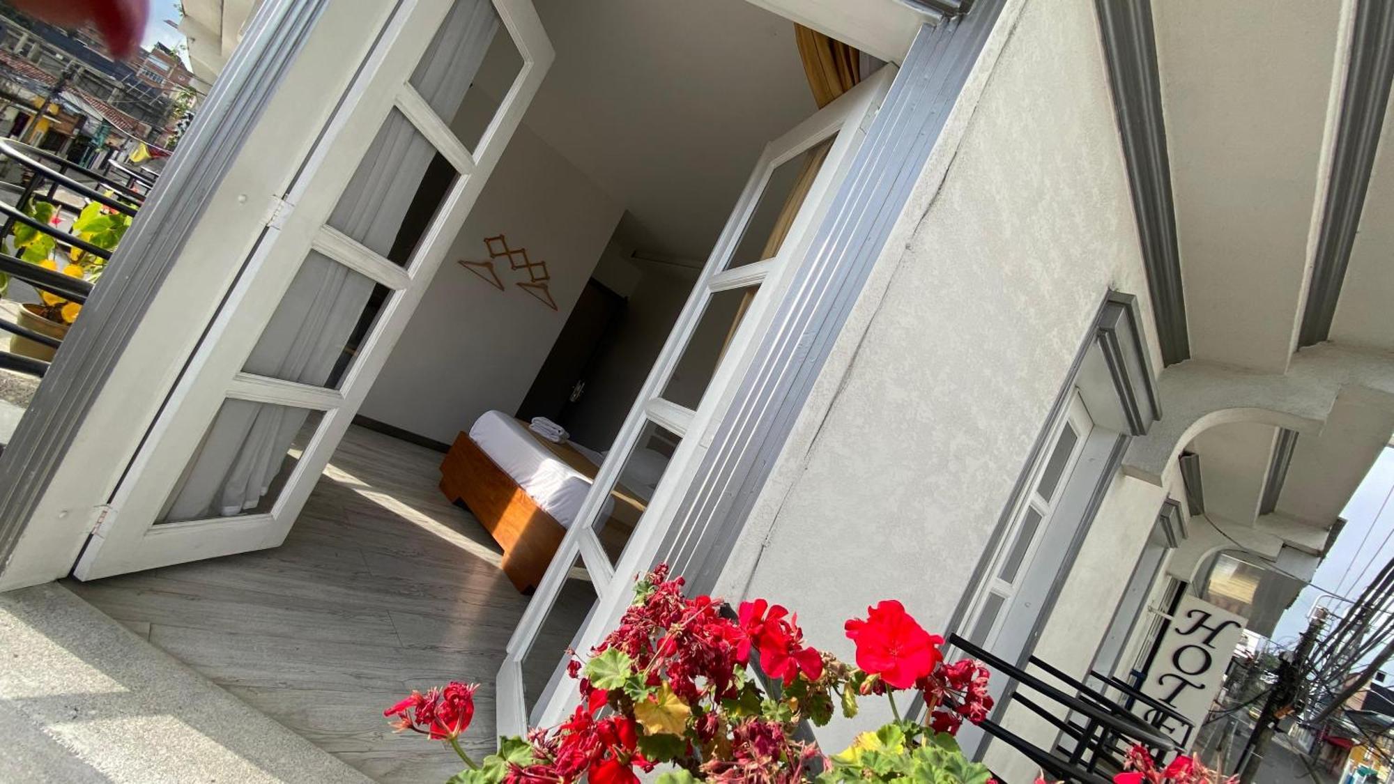 Hotel Valcon Санта Роса де Кабал Екстериор снимка
